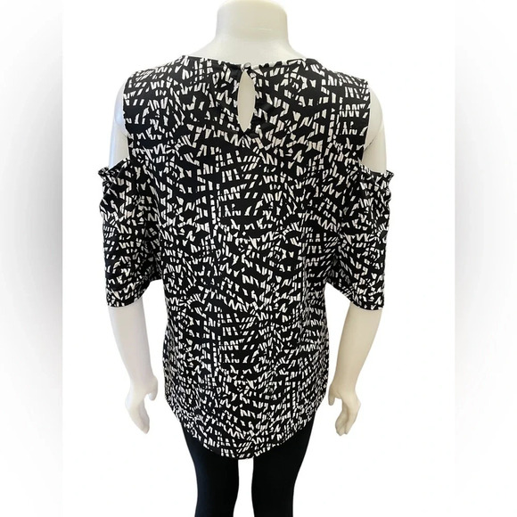 Vince Camuto Stretchy Blouse Short Sleeve  Cold Shoulder Geometric Size XL - Picture 2 of 8